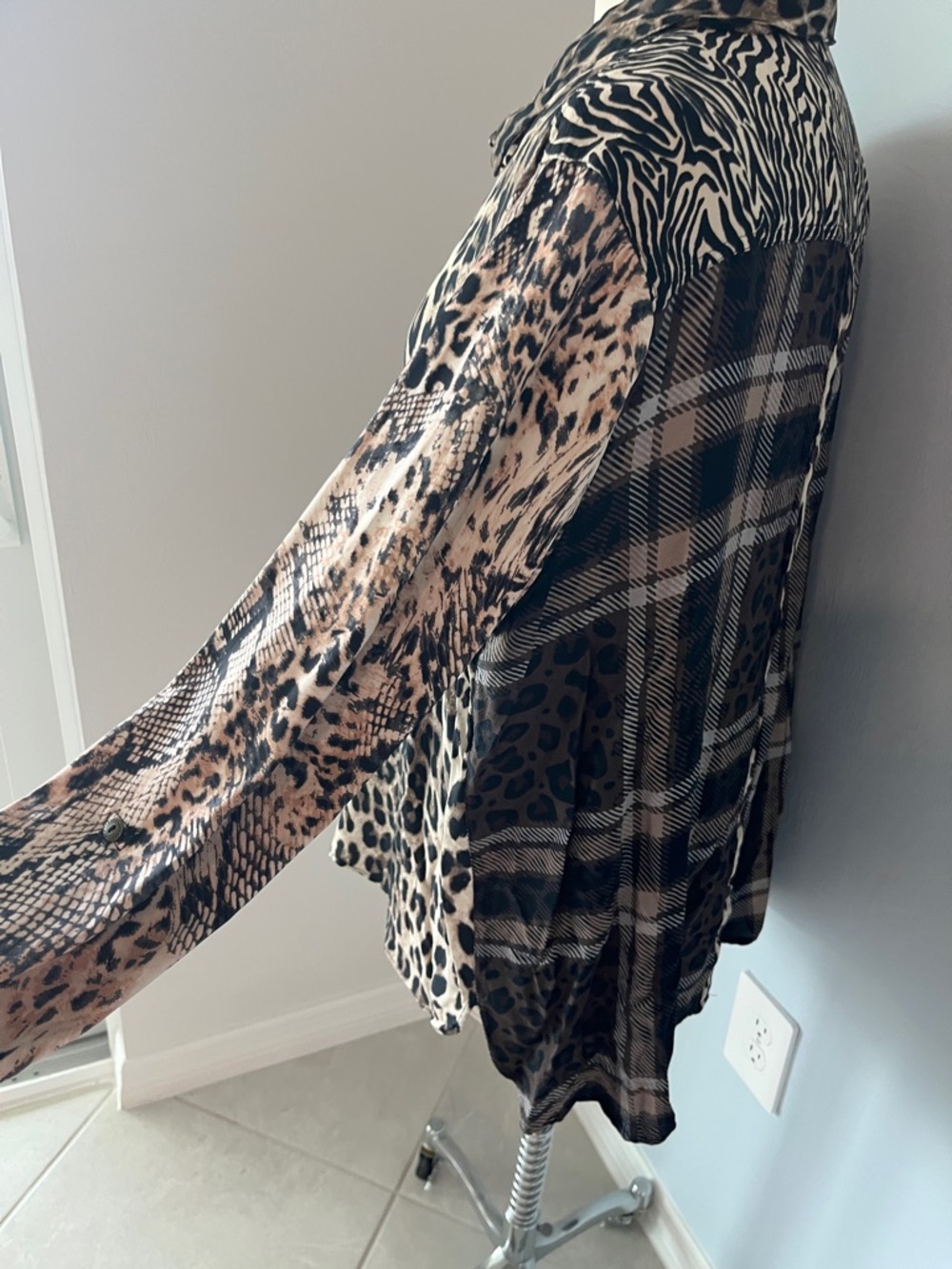 John Mark Blouse - Picture 3 of 6